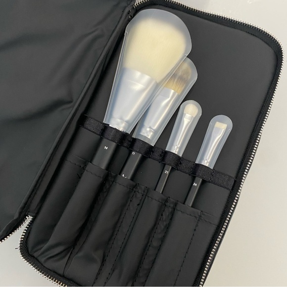 Dior Beauty Backstage Makeup Brush Set - Picture 4 of 10